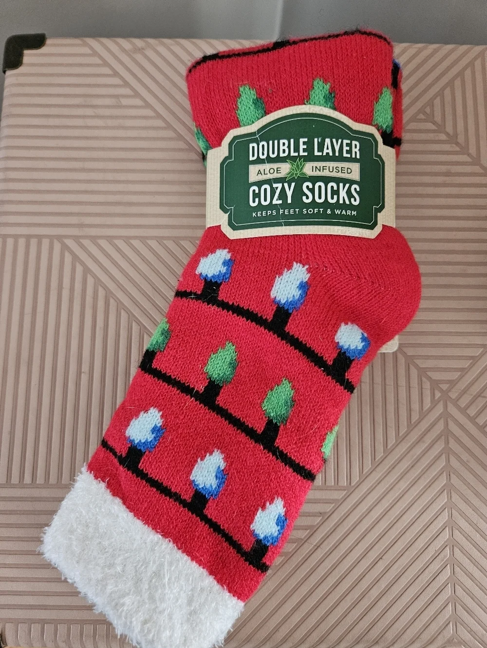 NEW Airplus Men's Double Layer Aloe Infused Warm Comfy Cozy Socks Red Christmas